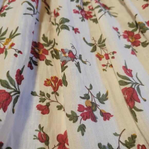 Floral Women's Top with Lace Trim - Picture 6 of 6